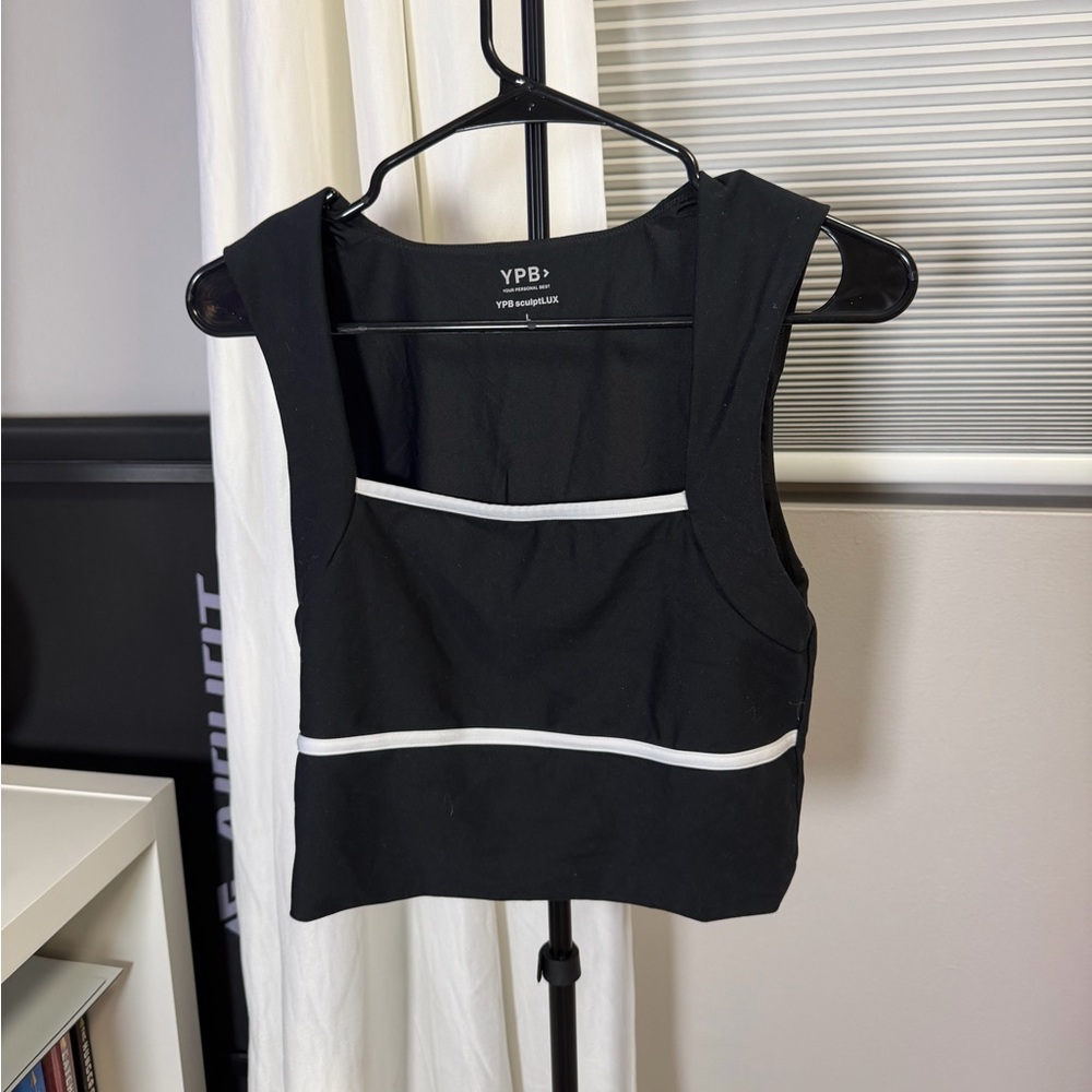 Abercrombie & Fitch Black and White Crop Top